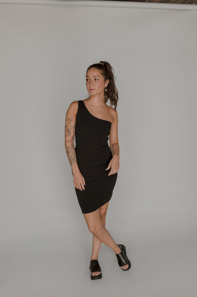 Robe épaule unique
