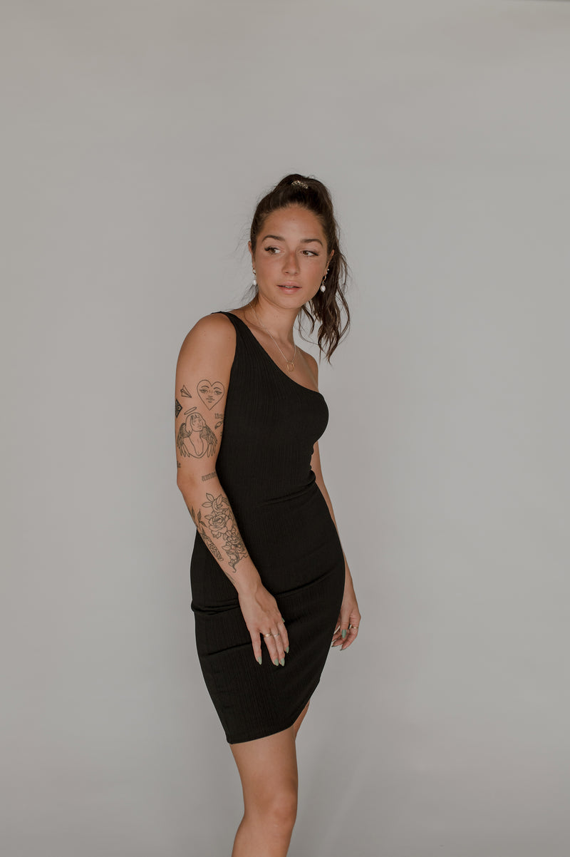 Robe épaule unique
